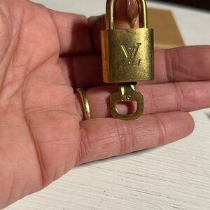 LV lock and key authentic